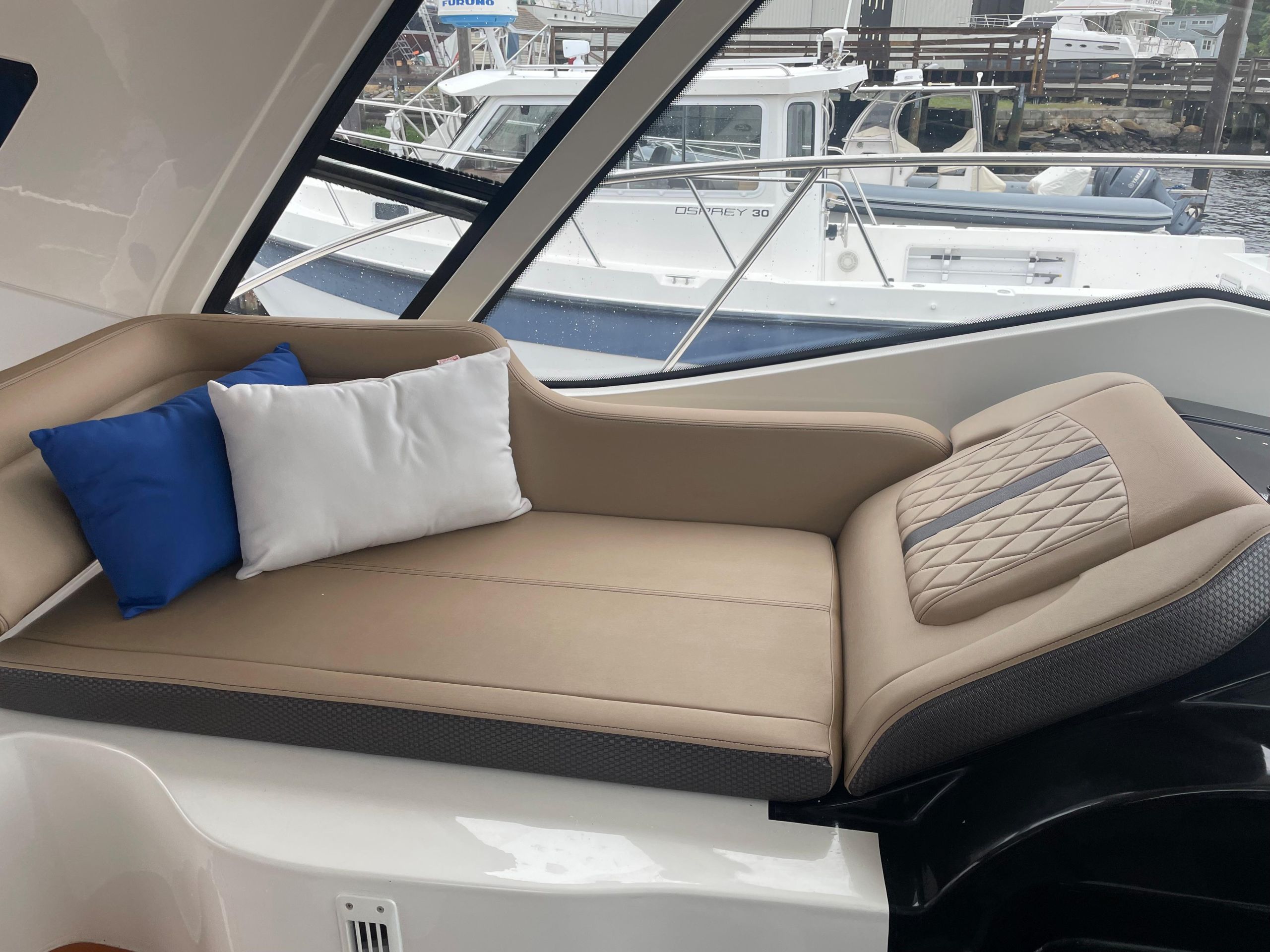 New Central Listing: 2017 Sea Ray 350 Sundancer Coupe – “Blue Ridge” – For Sale & Located in Quincy, MA