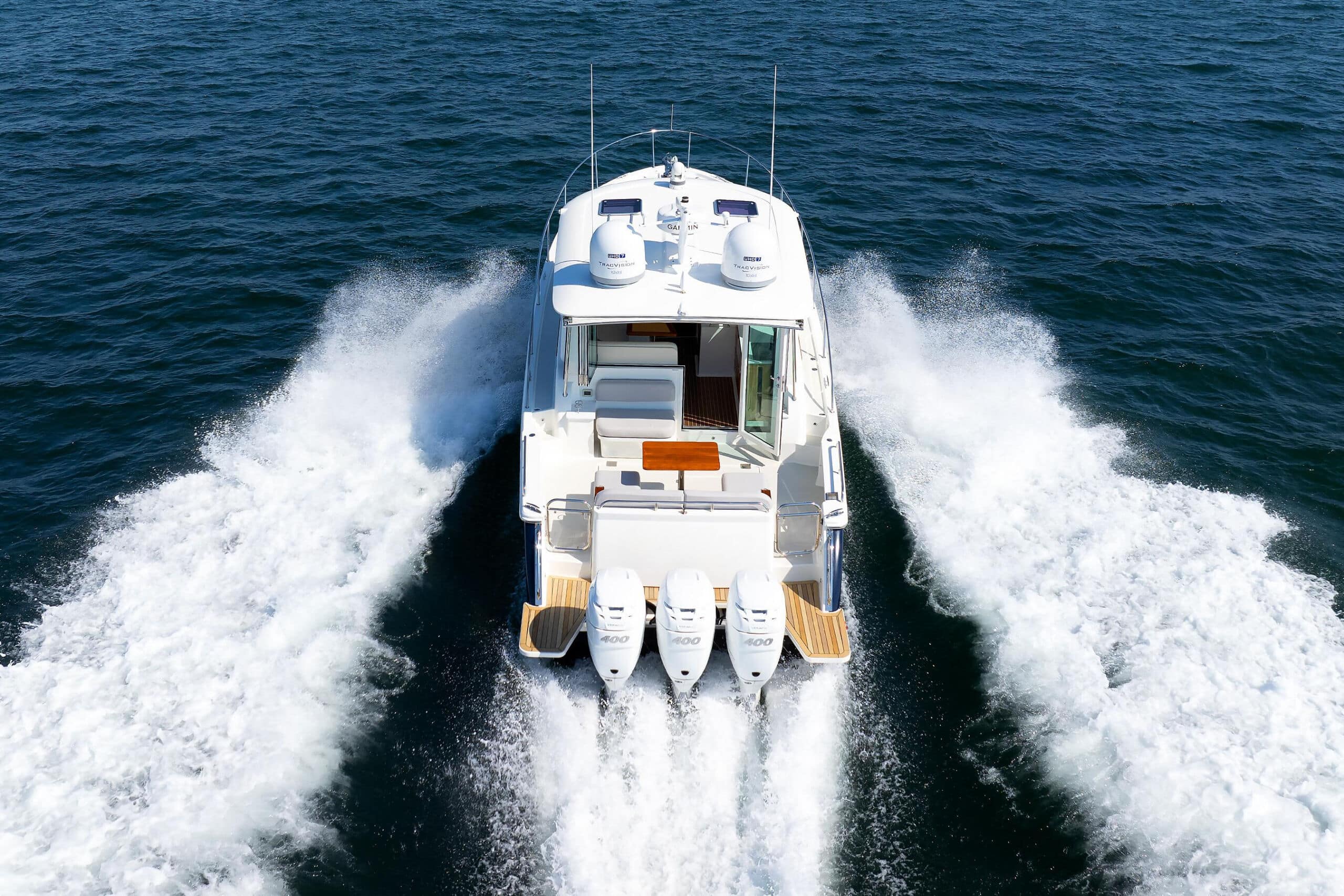 Outboard Cruiser Yacht